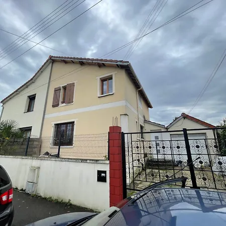 Holiday home Maison Proche Du Paris